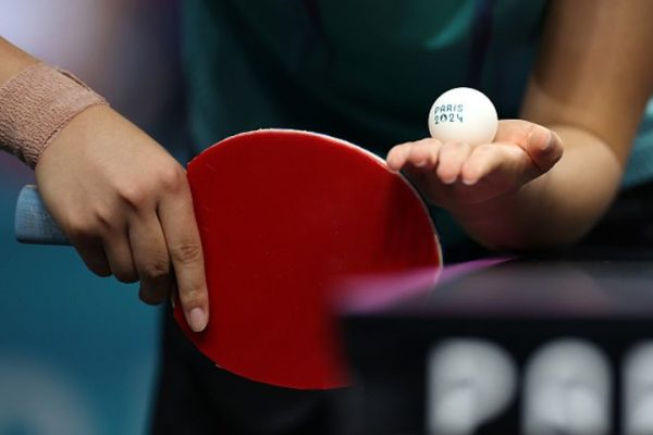 วิธีจับไม้ปิงปองแบบต่าง ๆ (Shakehand vs Penhold)